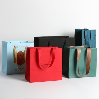 Eco Friendly Paper Carrier Bags With Logo , Luxurious Silk Ribbon Paper Gift Bags