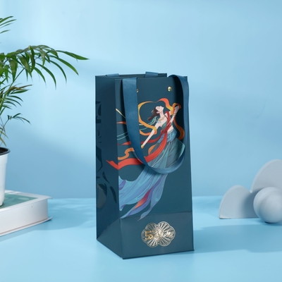 Custom Logo Luxury Paper Takeaway Bag With Handle For Gifting Tea Clothes Perfume
